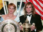 Andre Agassi, de 55 años, y su amada esposa Steffi Graf, de 56, lucen casi irreconocibles en instantáneas retrospectivas mientras los ex tenistas profesionales celebran su 24 aniversario de bodas.