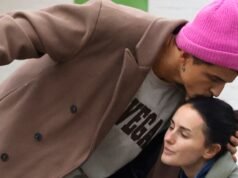 La estrella estrictamente Amber Davis responde a los rumores de romance después de que su pareja profesional Nikita Kuzmin le plantara un beso íntimo en la frente.