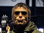La letra manuscrita de Noel Gallagher para el éxito de Oasis Don’t Look Back In Anger se vendió por cinco veces su valor mientras una guerra de ofertas se elevaba a £20,000