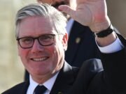 Starmer ha prometido que los jóvenes desempleados vuelvan a trabajar “amenazando con recortar sus prestaciones”