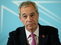 El líder reformista del Reino Unido, Nigel Farage, promete “recuperar el control de nuestras fronteras” mientras insta a Gran Bretaña a retirarse del CEDH.