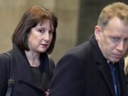 Starmer hace otro intento desesperado a altas horas de la noche para acabar con el escándalo de los ‘alquileres ilegales’ de Rachel Reeves horas después de que un correo electrónico revelara que sabe acerca de la licencia, ¿y aún podría enfrentar el pago de £ 38 mil?