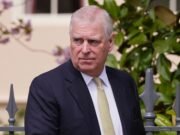 Andrés ya ha sido borrado de la vida pública: en la lista oficial de la nobleza ya no figura ninguna mención del ex príncipe caído en desgracia.