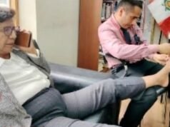 ¡Ya basta de eso! El político causó indignación en Perú cuando consiguió que un asesor le cortara las uñas de los pies