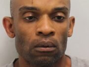 El cobarde que mató a puñaladas a su novia embarazada se niega a salir de su celda mientras cumple 42 años: el hombre ya es un asesino convicto liberado con licencia cuando atacó a su pareja