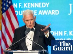 Trump le dijo a Pence ‘vas a ser un bicho raro’ en una llamada telefónica el 6 de enero, dice el libro Donald Trump