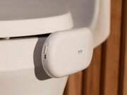 La pequeña cámara del baño de Kohler analiza el contenido y le informa