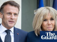 Diez personas son juzgadas en París por acoso online a Brigitte Macron