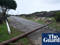 Los jamaicanos buscan refugio en Jamaica mientras el huracán Melissa toca tierra como tormenta de categoría 5