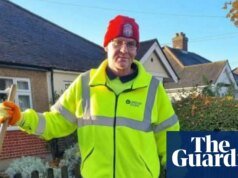 Un hombre ha sido arrestado después de que un paseador de perros muriera y dos resultaran heridos en un apuñalamiento en el oeste de Londres Noticias del Reino Unido