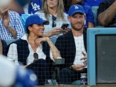 Meghan y Harry molestaron a los fanáticos de los deportes estadounidenses al obtener los mejores asientos de la casa para el juego de béisbol de la Serie Mundial, sentados frente a leyendas de Los Ángeles.