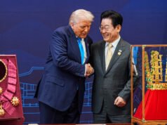 Algunas de las cosas favoritas de Trump en su viaje a Asia: una corona y armas ‘malvadas’