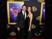 Hugh Jackman y Sutton Foster hacen su primera aparición pública como pareja