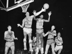 31 de octubre, primer afroamericano juega en un partido de la NBA