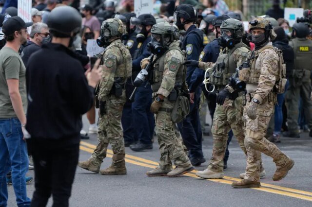 Federal_Crackdown_Oregon_77078-2.jpg
