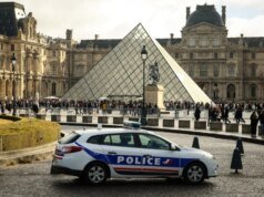 Sospechosos arrestados por robar joyas de la corona del museo del Louvre de París – The Mercury News
