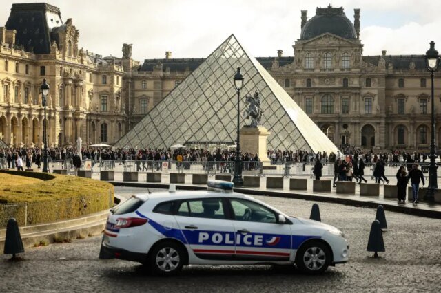 France_Louvre_44179-1.jpg