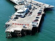 Coche sale del muelle de Santa Cruz, le sigue el rescate acuático – The Mercury News