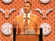 Steve Sarkisian aplasta los rumores sobre el entrenador en jefe de la NFL con la victoria en Texas