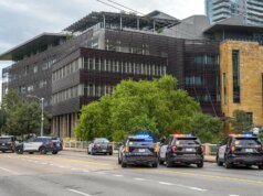 Un herido y un sospechoso arrestado en tiroteo en una biblioteca de Texas