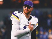 El mariscal de campo de los Vikings, Carson Wentz, se someterá a una cirugía de hombro que pondrá fin a su temporada