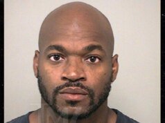 Adrian Peterson parece estoico en foto policial de arresto por DWI