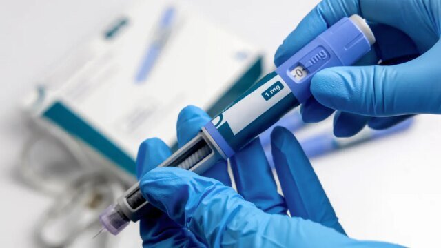 doctor-holding-ozempic-injection-pen.jpg