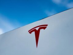 Los federales investigan el modo ‘Mad Max’ de Tesla