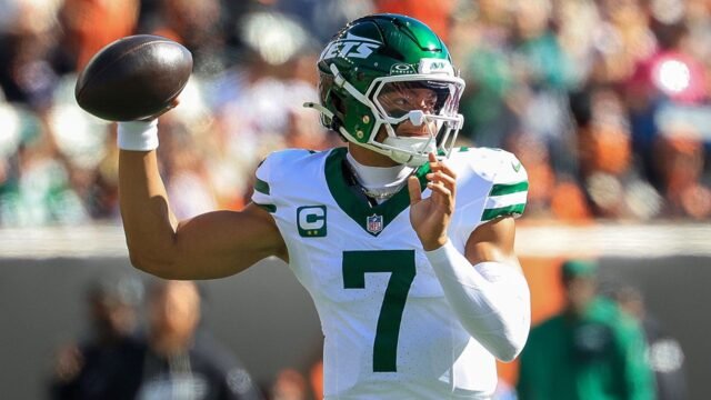 justin-fields-first-jets-win-1.jpg