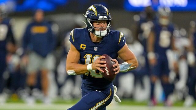 justin-herbert-chargers-vikings.jpg