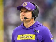 Kevin O’Connell defendió su decisión de quedarse con el lesionado Carson Wentz en la última derrota.