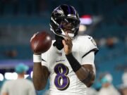 Lamar Jackson lanza 4 touchdowns en emocionante remontada de los Ravens contra los Dolphins