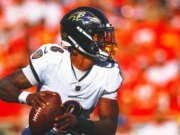 Se espera que el mariscal de campo de los Ravens, Lamar Jackson, regrese de una lesión en el tendón de la corva contra los Dolphins.