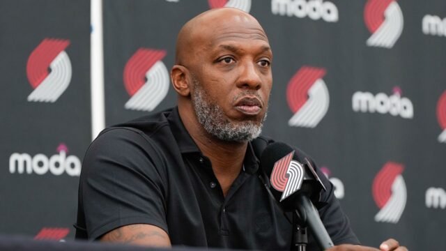 nba-trail-blazers-chauncey-billups-102325-4.jpg