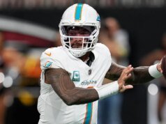 Tua Tagovailoa de los Dolphins lucha contra una enfermedad para lanzar 4 TD contra los Falcons