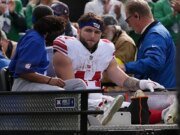 Cam Scottebo de los Giants abandonó el juego después de sufrir una brutal conmoción cerebral