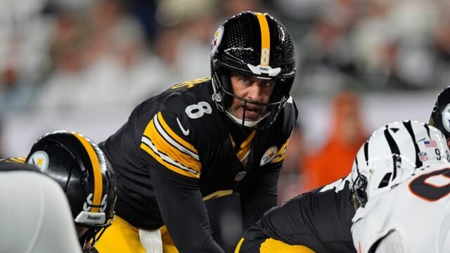 nfl-steelers-aaron-rodgers-102325-1.jpg