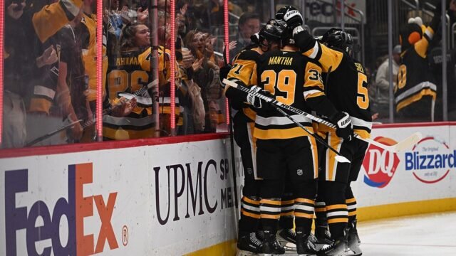 nhl-penguins-anthony-mantha-102725-1.jpg