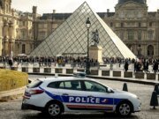 Las autoridades francesas han arrestado a varios sospechosos en relación con el robo de las Joyas de la Corona del Louvre.