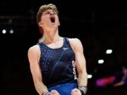 Gimnasta ganadora de medalla mundial de la Fuerza Aérea de EE. UU. defiende las vallas del equipo Israel