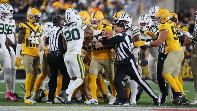 referees-steelers-packers.jpg