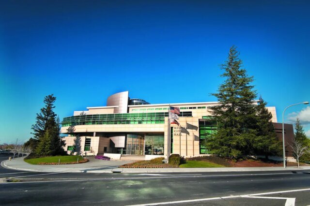 smpo0829cityhall.jpg