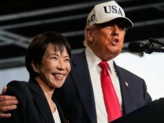 Trump anunció el lanzamiento del misil F-35 a Japón durante su visita al USS George Washington