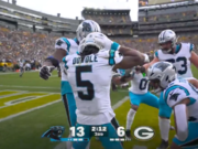 Rico Dowdle le cuesta un punto a los Panthers con su celebración de TD de ‘dos bombas’