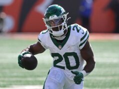 La oferta comercial de los Chiefs por el RB Brees Hall de los Jets se publicó después de que pasó la fecha límite