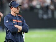 Ben Johnson de los Bears dijo que su hijo saltó emocionado y se rompió la pierna durante la pretemporada.