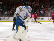 El gol número 900 de Alex Ovechkin: el portero de los Blues fue pillado in fraganti intentando coger el disco