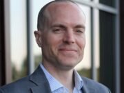 Atacados por un enjambre de avispas, padre e hijo estadounidenses mueren en Laos