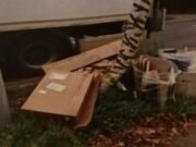 Los vecinos ‘exagerados’ fueron multados con £600 cada uno por el ayuntamiento después de que los oficiales insistieran en que su reciclaje era un tiradero… a pesar de haber sido recogido en el mismo lugar durante años.