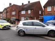 Migrantes en tiendas de campaña, un ayuntamiento al borde de la quiebra y tensión en las calles: la vida en el punto crítico de asilo en Gran Bretaña, donde un padre fue asesinado a puñaladas